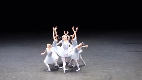 OH! FUNNY BALLET WITH SWANS