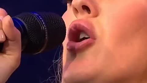 Ellie Goulding - Love Me Like You Do Short Song Concert