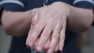 washing hands the correct way