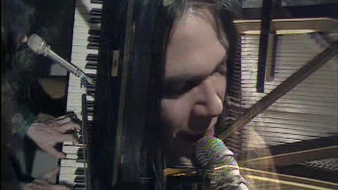 Neil Young - A Man Needs A Maid = Live Performance 1971