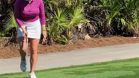 Improve your chiping with THIS drill #golf #drill #katie #dahl #practice #training #green #chipping