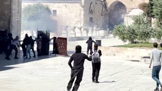 Clashes erupt at Jerusalem's al-Aqsa mosque