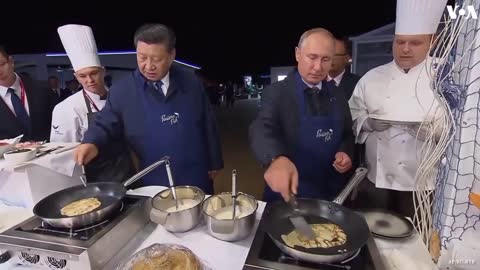 Putin and Xi make pancakes