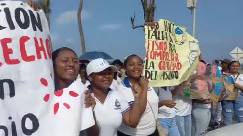 Estudiantes de La Boquilla protestaron en la Vía del Mar por sus derechos