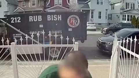 NY man catches a porch pirate.