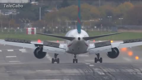 Dangerous landings by Great Pilots