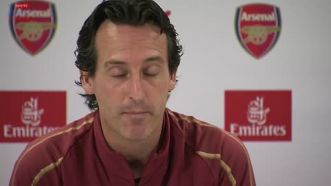 Unai Emery answers reporter's phone