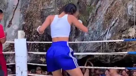 Myanmar women's amazing traditional boxing skills