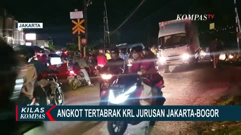 Ringsek! Angkot Tertabrak KRL Jurusan Jakarta-Bogor, Beruntung Tidak Ada Korban Jiwa