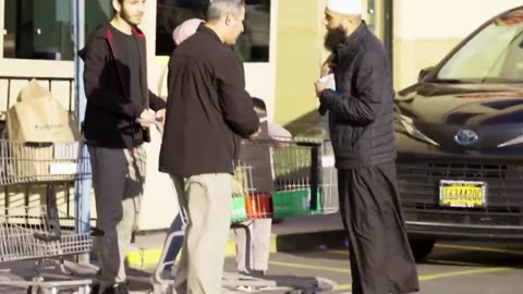 Muslim Asking Strangers for food and pay for their groceries