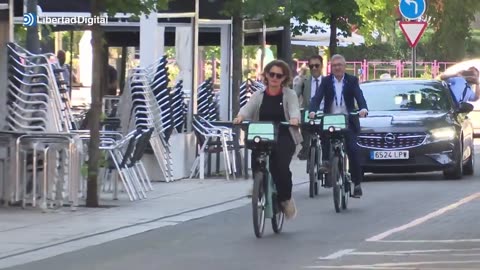 Ministerin Teresa Ribera fährt mit dem E-Bike zur Klima-Konferenz