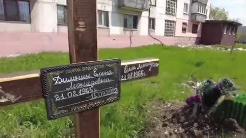 🇺🇦GraphicWar18+🔥Street War Survival Mariupol Graves of Civilians - War Street Markets
