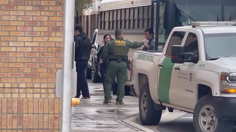 Fox News Captures Video of Chinese Migrants Being Handed to an NGO in Brownsville, TX