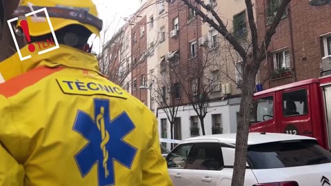 Buscan personas tras el derrumbe de un edificio de 5 plantas en Badalona