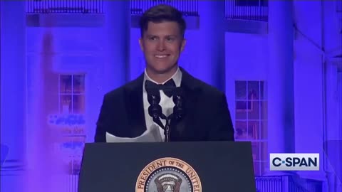 White House Correspondent lame comedian reads jokes off his cue card.