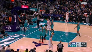 NBA - Jalen Brunson 1-handed scoop layup through contact... now up to 21 PTS 💪 Knicks-Hornets
