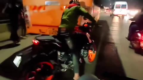 Ktm duke live accident 😱😱 city riding street race gone rong bike crash 🥺🥺