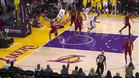 LeBron James Slams Home Alley-Oop! Lakers vs. Cavaliers