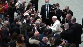 El papa Francisco pide a las autoridades que faciliten la adopción