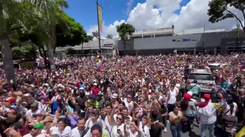 Massive Group of Venezuelan Citizens Gather to Demand Maduro Step Down