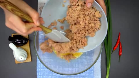 Mix Canned Tuna Meat And Eggs