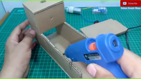 DIY - Dispenser Toy from Used Cardboard