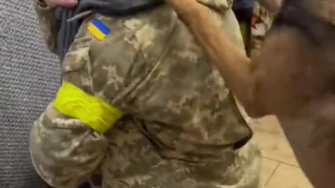 #Ukrainian soldier embraces his family before leaving to fight for his country