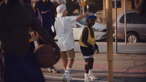Basketball prodigies recreates scene from 'White Men Can't Jump'