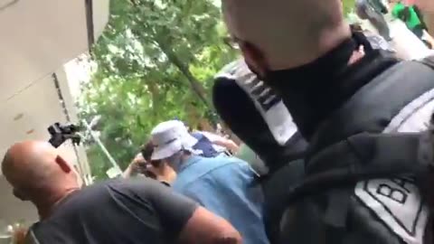 Aug 17 2019 Portland 1.8.1 antifa mob finds and chases down a man (in the blue hat).