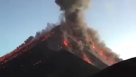 Imágenes de la erupción volcánica que deja al menos 25 muertos en Guatemala