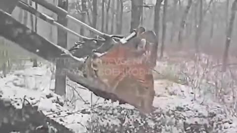 Ukrainische Soldaten verscharren ihre Kollegen - Massengrab | Ukrainian soldiers bury their colleagues - mass grave