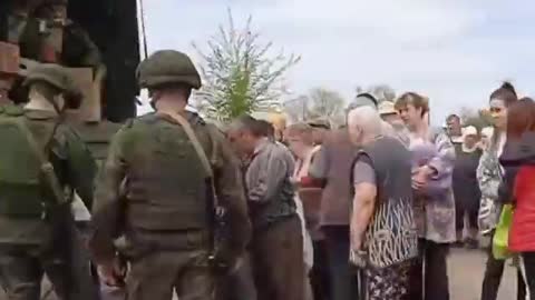 The Russian army is bringing aid to the Luhansk region