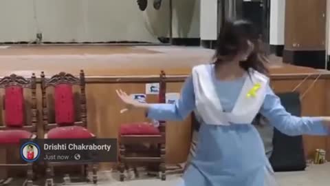School girl viral dance