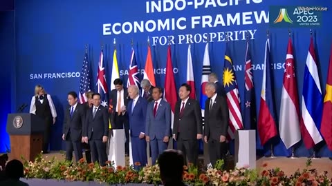 Video: Biden gets confused as he stands with world leaders at APEC summit