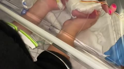 Look at how this precious preemie fits perfectly in her mother's hands! 🥺 💗