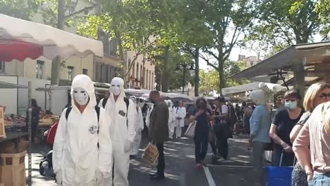LEs Masques Blancs Lyon L'école des Larmes au Marché de la Croix Rousse 25 sept 2021