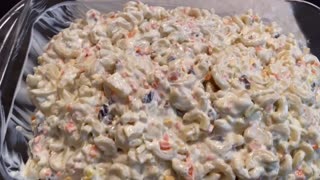 Creamy macaroni salad