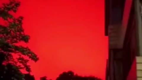 Suddenly the sky in Zhoushan, China turned red. May 7th 2022