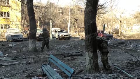 Izvestia correspondent Rodion Severyanov filmed the moment of the battle in Mariupol.