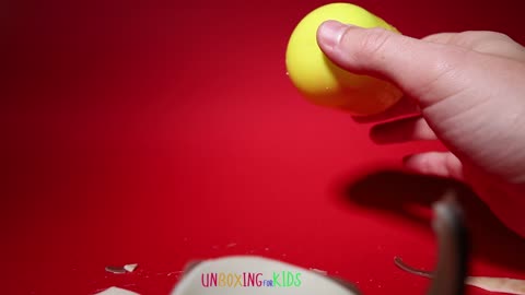 Unboxing Kinder Surprise MAXI