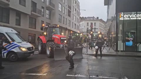 Farmers smash through barriers at road leading to EU HQ in Brussels...