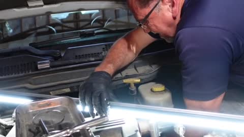 Dodge 2017 Ram 3500 Cummings Diesel Fuel Filters Change. Prime them & Lube O Rings. Cycle Ign Switch