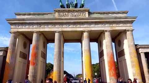 Climate protesters spray paint the Brandenburg Gate