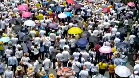 Multitudinaria marcha contra el gobierno de Petro en Medellín