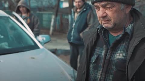 I rifugiati RUSSI di Mariupol raccontano come i nazisti ucraini abbiano sparato sul proprio popolo