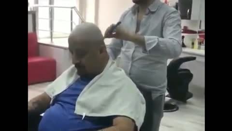 video de risa corte de pelo