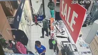 Armed robbery at Cash Crusaders, Bluff