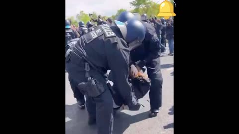 That’s how German Police handles Demonstrators !
