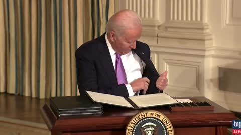 Joe Biden is so far gone he can't handle a pen?