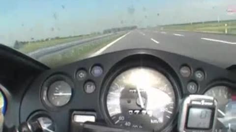 Honda CBR-1100XX - 330 km/h